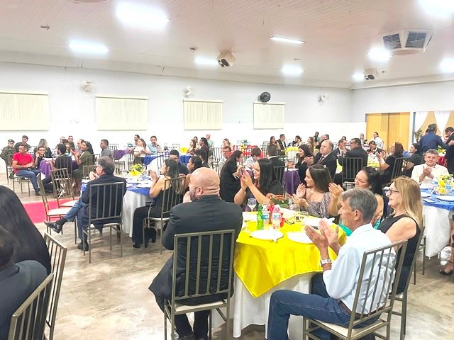 Posse Presidente Valdir Salustiano Rotary Club de Colider parte 002