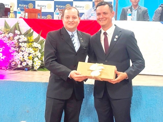 Posse Presidente Valdir Salustiano Rotary Club de Colider parte 002
