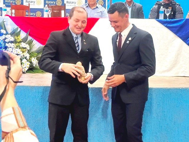 Posse Presidente Valdir Salustiano Rotary Club de Colider parte 002