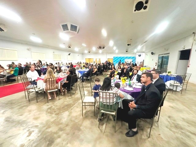 Posse Presidente Valdir Salustiano Rotary Club de Colider parte 002