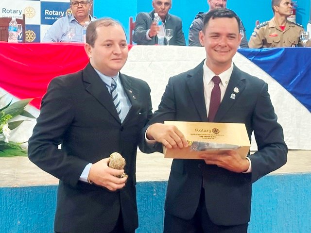Posse Presidente Valdir Salustiano Rotary Club de Colider parte 002
