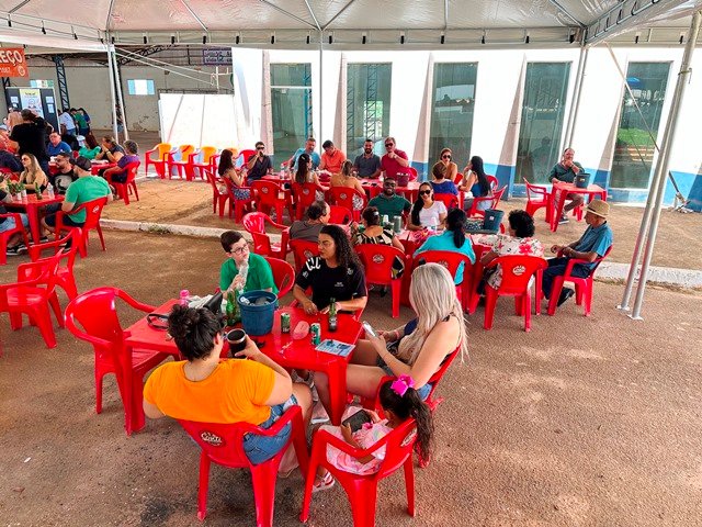 Aconteceu com a presença de grande publico a festa da 19ª Carneifest parte 02