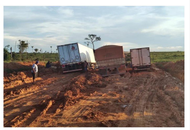 Atoleiros na MT-170 deixam moradores isolados e 30 carretas não conseguem trafegar