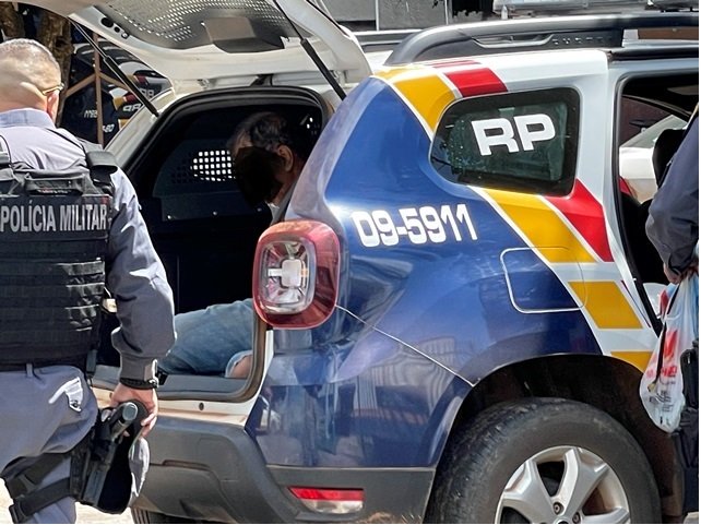 Homem e preso em Colíder armado com revolver e quase 25mil em dinheiro. (Vídeo)