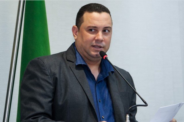 Vereador Adriano Santos solicita recursos para 7ª Edição Campeonato de Futsal entre Amigos e acessibilidade nas quadras poliesportivas de Colíder