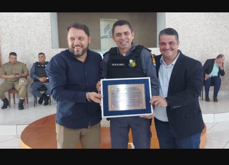 TEN CEL PMMT James entrega comando do CR 15º e ganha título de cidadão Guarantanense