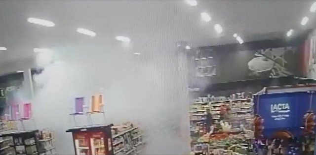 Polícia pede perícia e vê indícios de crime em explosão de supermercado no interior