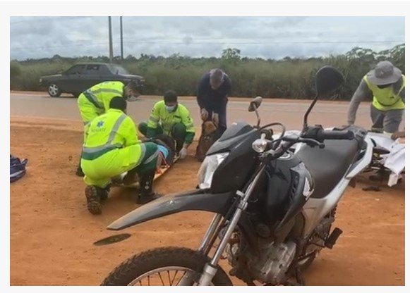 Motoqueiro em Sinop bate na traseira de carro que saia da BR-163