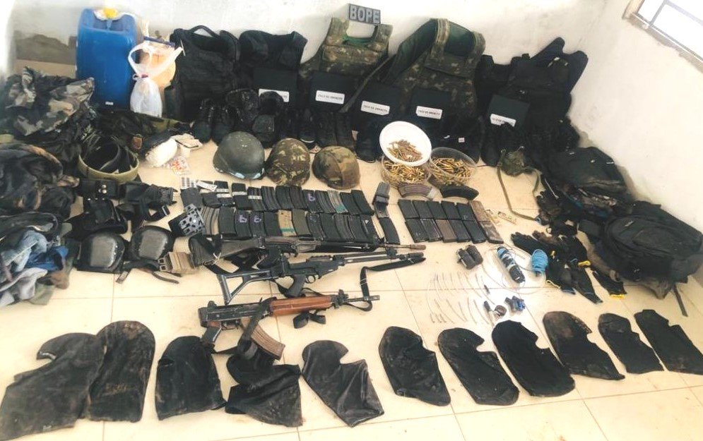Na caçada pelos criminosos que aterrorizaram cidade de Mato Grosso, PM do Tocantins apreende arsenal de guerra