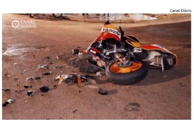 Policial fica ferido em batida de moto de alta cilindrada e carro