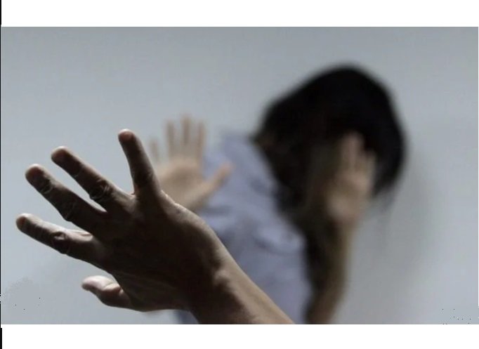 Mulher é presa após xingar e tentar agredir técnica de enfermagem