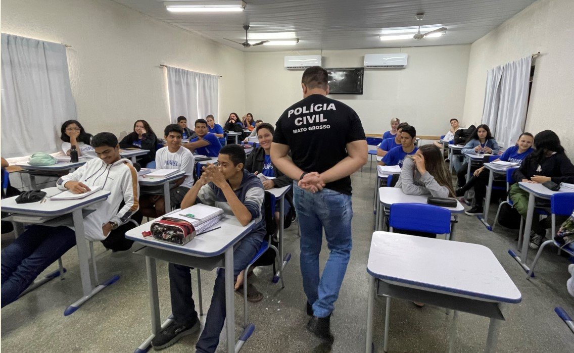 Policia Civil de Colíder realiza visita as Escolas e Colegios Estaduais da nossa cidade. (Vídeo)