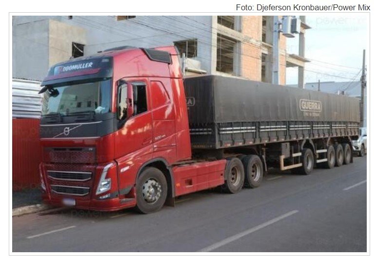 Carreta carregada com cimento que havia sido roubada em Mineiros/GO é recuperada pela PM em Santa Rita do Trivelato/MT