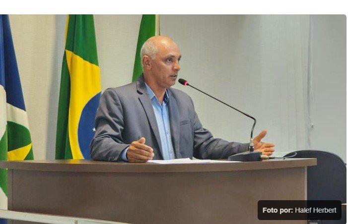 Presidente da Câmara Zé Moreira solicita iluminação e urbanização do canteiro central na Avenida Aparecido Darci Gavioli