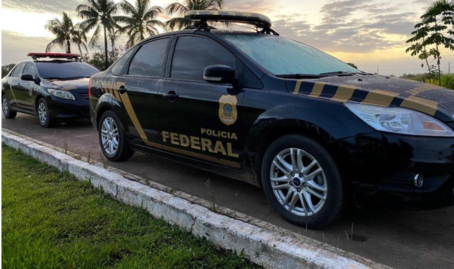 PF faz operação contra grupo que movimentou R$ 1 bilhão com tráfico de drogas e cumpre mandados em MT