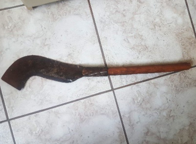 Idoso de 73 anos e atacado a golpes de foice por vizinho em Colíder, por não aceitar sua sexualidade.