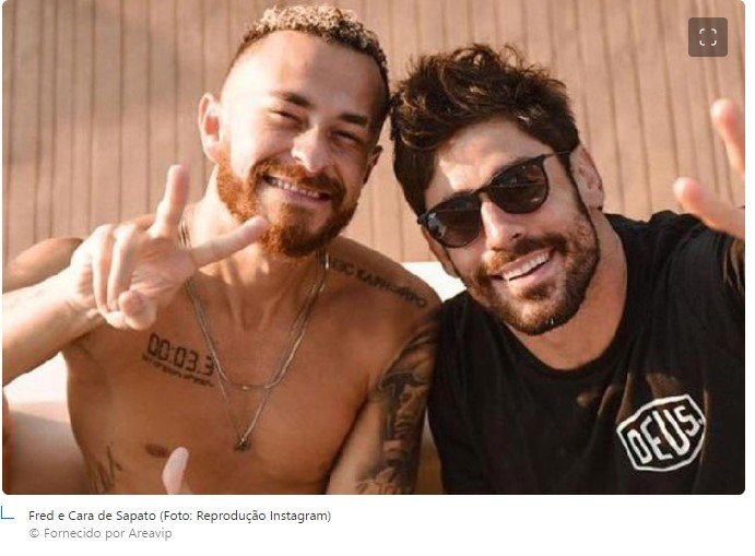 Fred e Cara de Sapato são flagrados aos beijos: 'galo bota ovo'