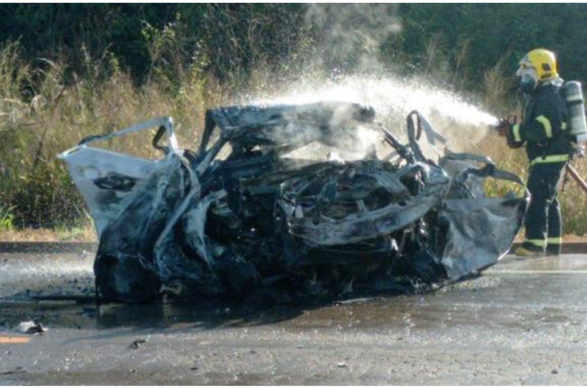 Carro explode após bater contra carreta e motorista morre carbonizado na BR-163 em Sinop