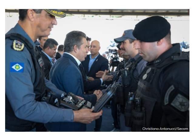 Governo de MT entrega novas pistolas Glock; policiais militares terão a própria arma