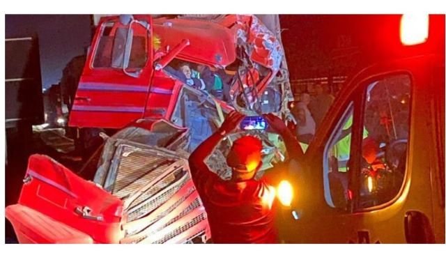 Motorista é socorrido após acidente entre duas carretas na BR-163 entre Sorriso e Sinop