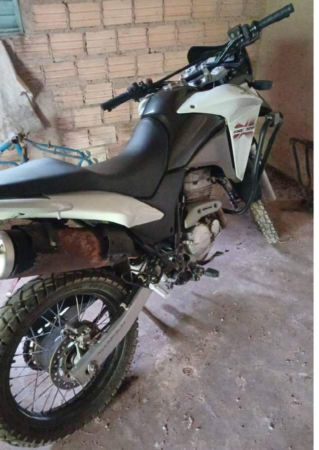 Polícia militar de Colíder recupera XRE roubada na noite deste domingo (28).