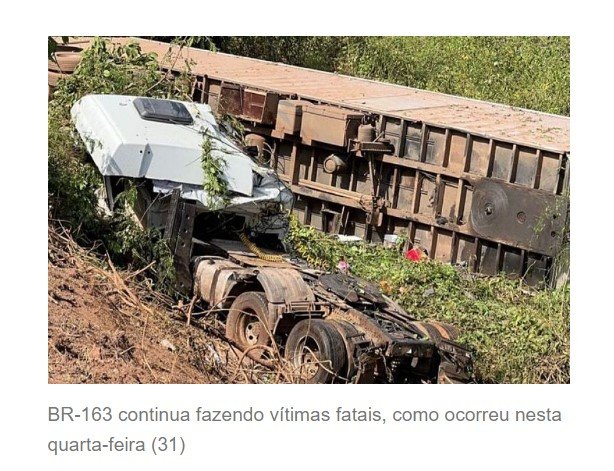Acidente entre Kwid e carreta mata um e deixa outros três feridos na BR-163