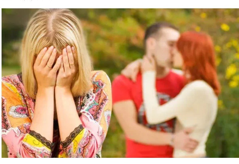 Esposa de professor é indenizada em R$ 90 mil por amante, que o acusou de abuso sexual