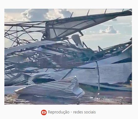 Vendaval acompanhado de chuva forte derruba barracão em confinamento de Novo Horizonte do Norte.