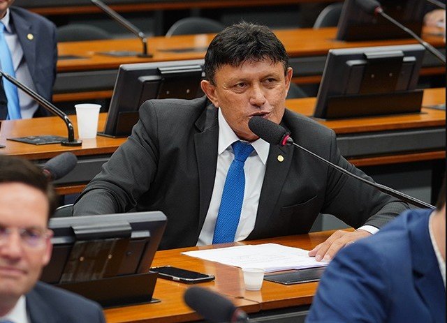 Lula é o maior ladrão do país, diz deputado na CPI do MST.