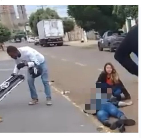 Cabeleireiro morre após caminhonete invadir a preferencial em cidade de MT; vídeos