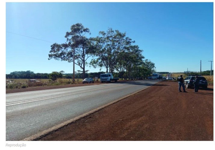 Passageira morre e três ficam feridos após motorista de carro perder controle da direção e sair da pista na MT-358