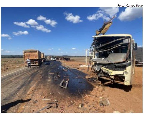 Batida entre carreta e ônibus escolar deixa feridos na MT-235