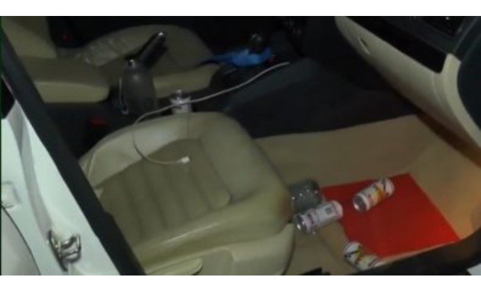 Motorista de Jetta 'caga' na viatura do Raio, após ser preso por dirigir bêbado
