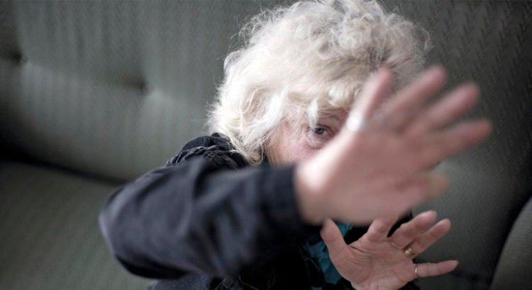 Criminoso invade casa e tenta estuprar idosa de 78 anos
