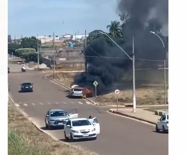 URGENTE: Bombeiros de Colíder combatem chamas em veículo próximo do Lago dos Pioneiros. (Vídeo)