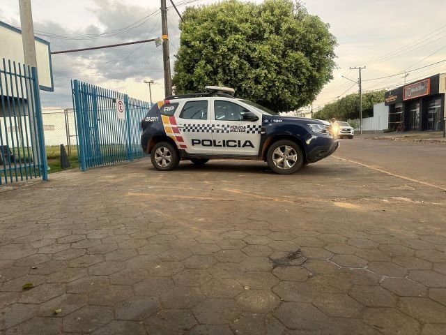 URGENTE: Mulher em Colíder sofre um grande corte na perna após acidente com carro.
