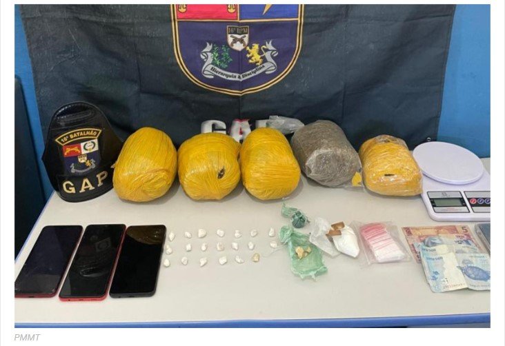Dupla é presa pela PM com dois quilos de maconha e porções de cocaína