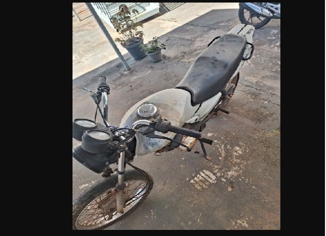 Motocicleta com sinais de adulteração é localizada próximo a rio em Colíder