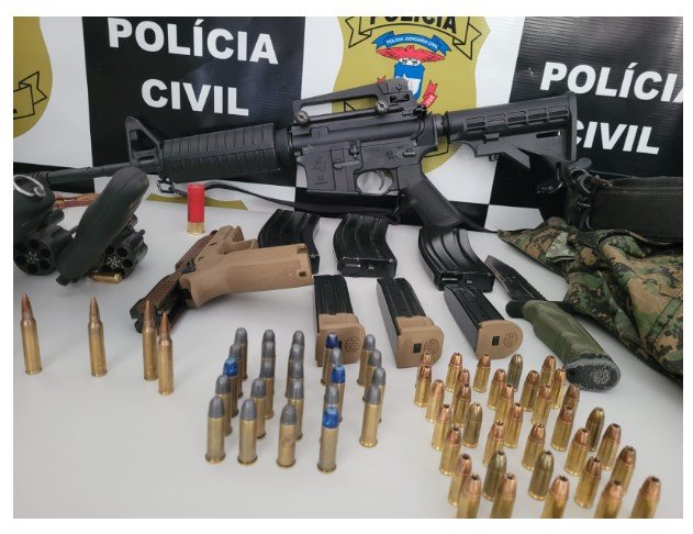 Grupo é preso em flagrante pela Polícia Civil com fuzil, revólveres e munições na região Araguaia