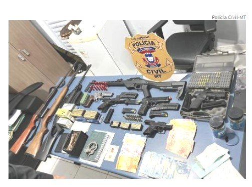 Empresário, funcionário e membros de facção são presos por venda de arma e extorsão