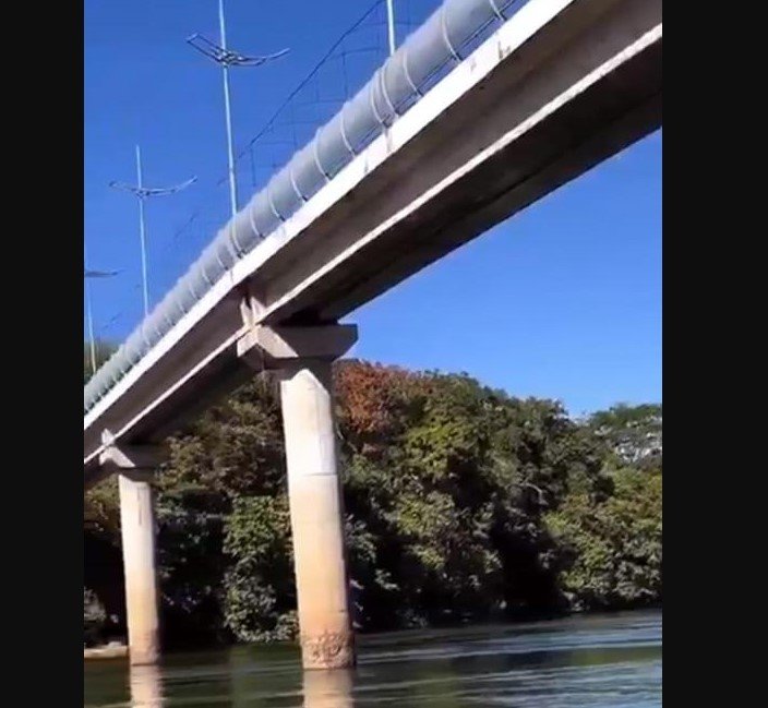 Jovem morre ao pular de ponte em rio e corpo é achado após 3 dias