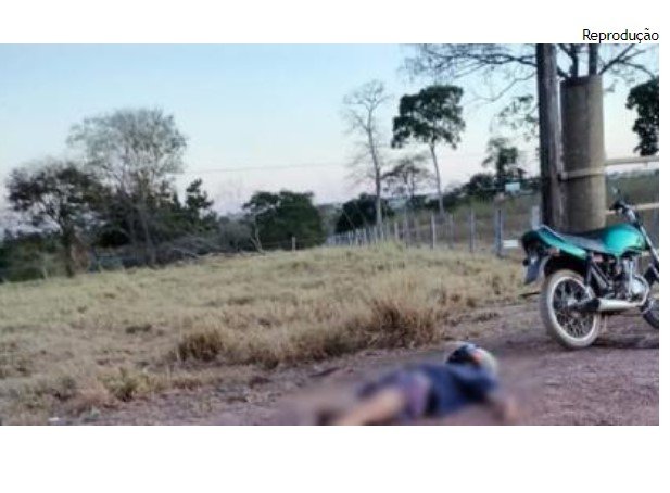 Homem com passagens criminais é achado morto ao lado de motocicleta em chácara