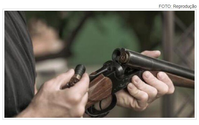 Em MT, mulher leva tiro de espingarda na mão; marido foge da polícia