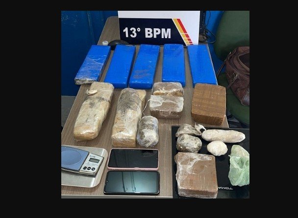 Homem é preso com tabletes de maconha e pasta base