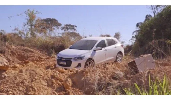 Família é feita refém em roubo a mão armada: veículo é recuperado