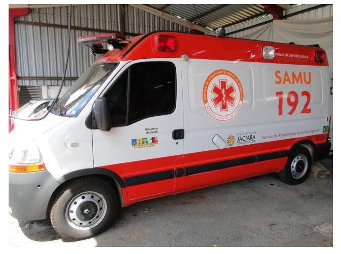 Adolescente de 16 anos é levado para hospital após ser atingido com dois tiros em fazenda