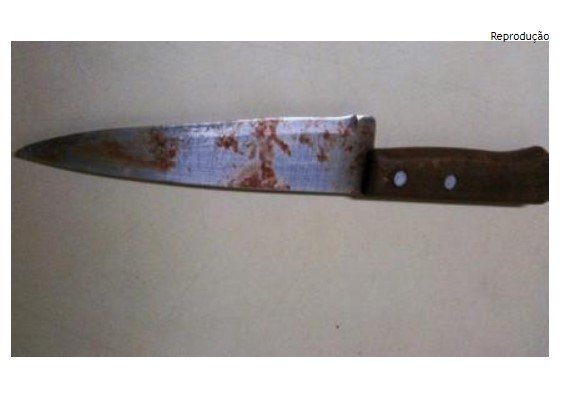 Homem tenta matar a ex com facadas na cabeça e pescoço