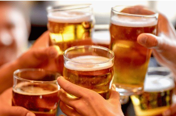 Você beberia? A primeira cerveja feita com xixi já está no mercado!