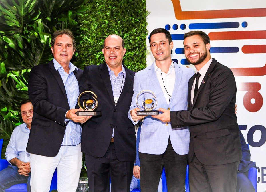 Empresário de Colíder recebe homenagem durante a Expoecos 2023