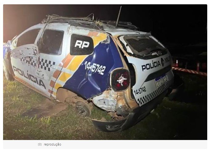Sargento da PM fratura a costela e outro tem ferimentos após bater viatura em anta em rodovia em MT